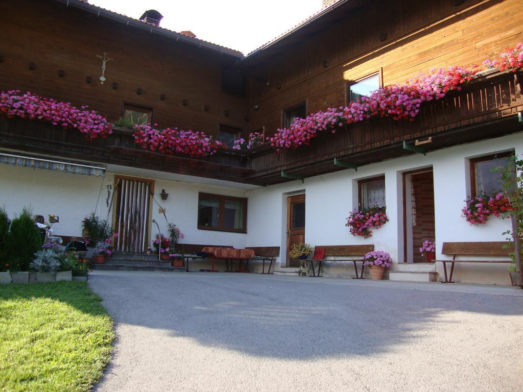 Haus Eder Burgi Hotel Nikolsdorf Ngoại thất bức ảnh