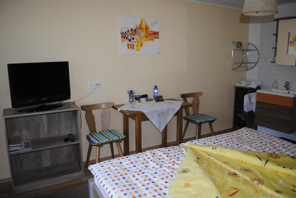 Haus Eder Burgi Hotel Nikolsdorf Ngoại thất bức ảnh