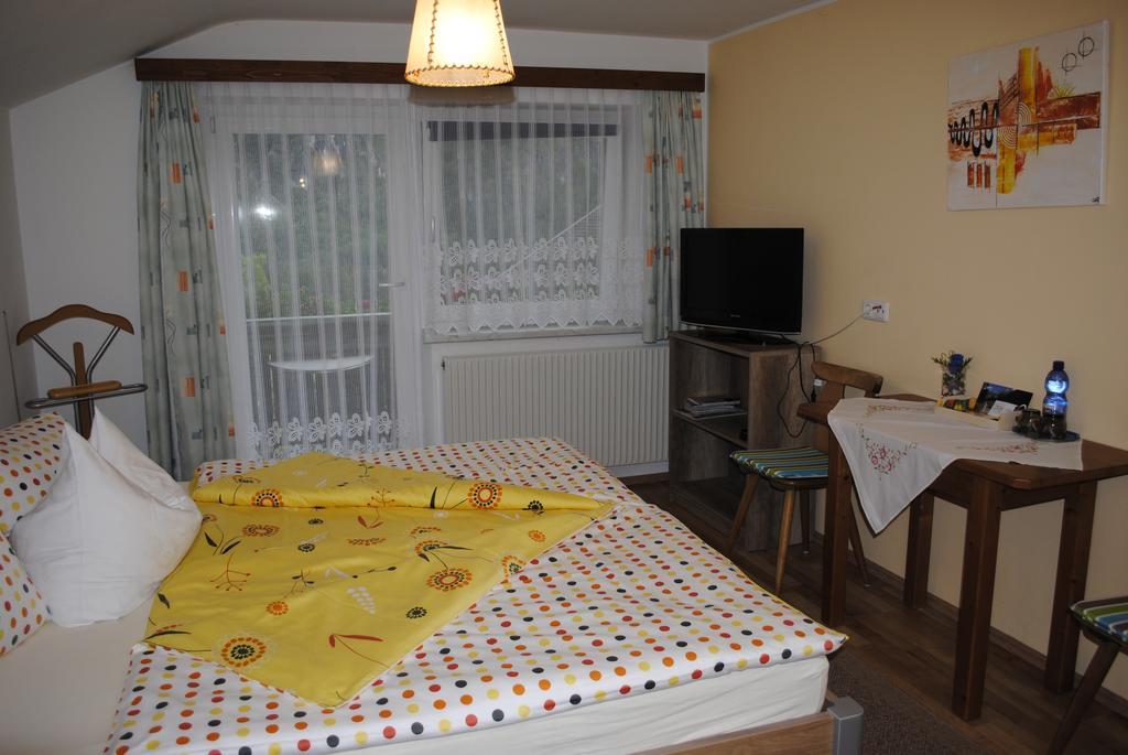 Haus Eder Burgi Hotel Nikolsdorf Ngoại thất bức ảnh